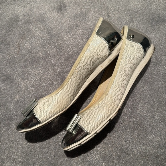 Flats - Picture 2 of 2